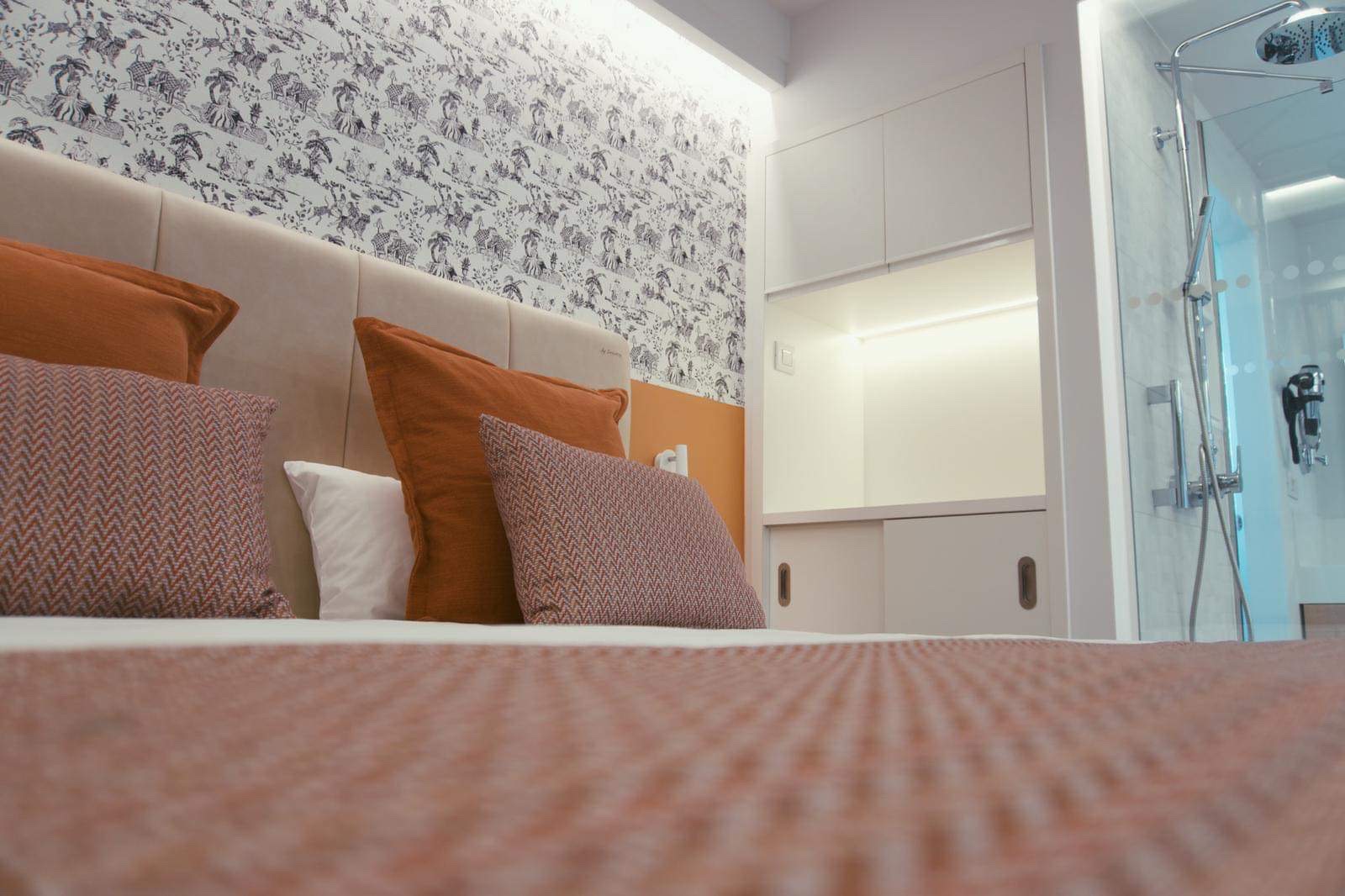 1C03BB48-3E06-4F62-ABD3-0D66DFDAB7FB