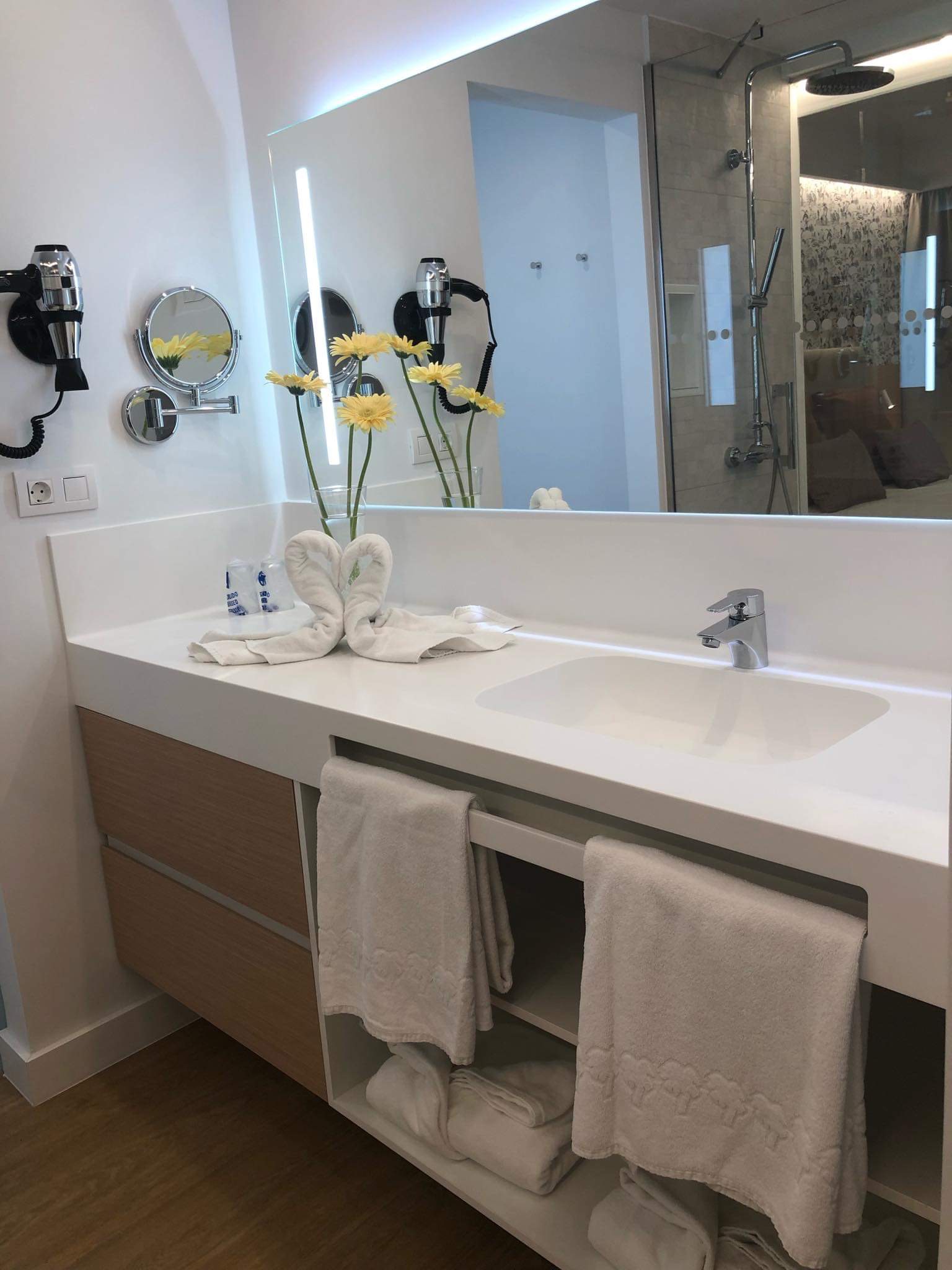 21BD906B-9CEE-4D5C-90A3-AC01AC9D297C