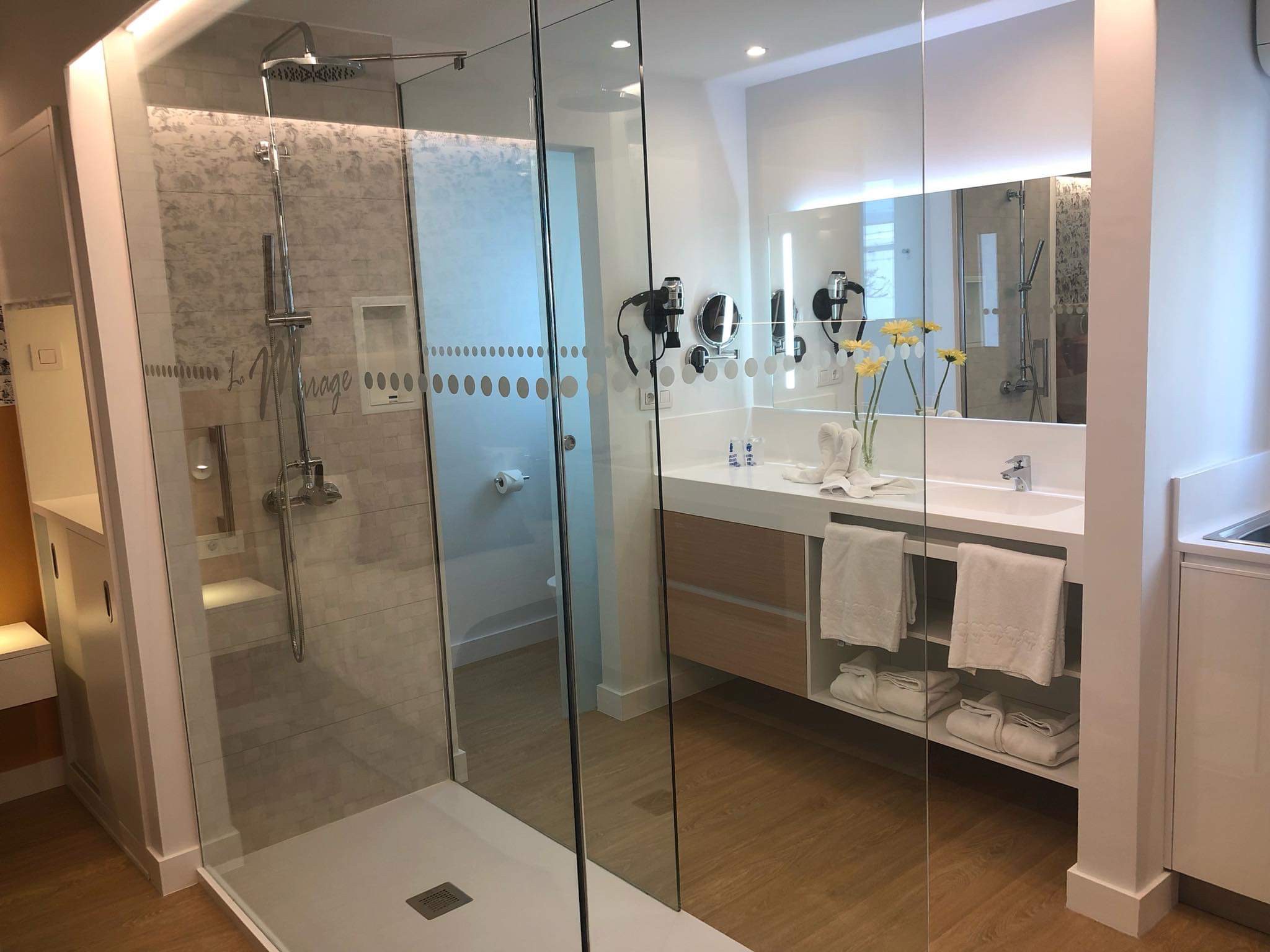 62824C50-F9CC-428F-B8EA-01B47543C078