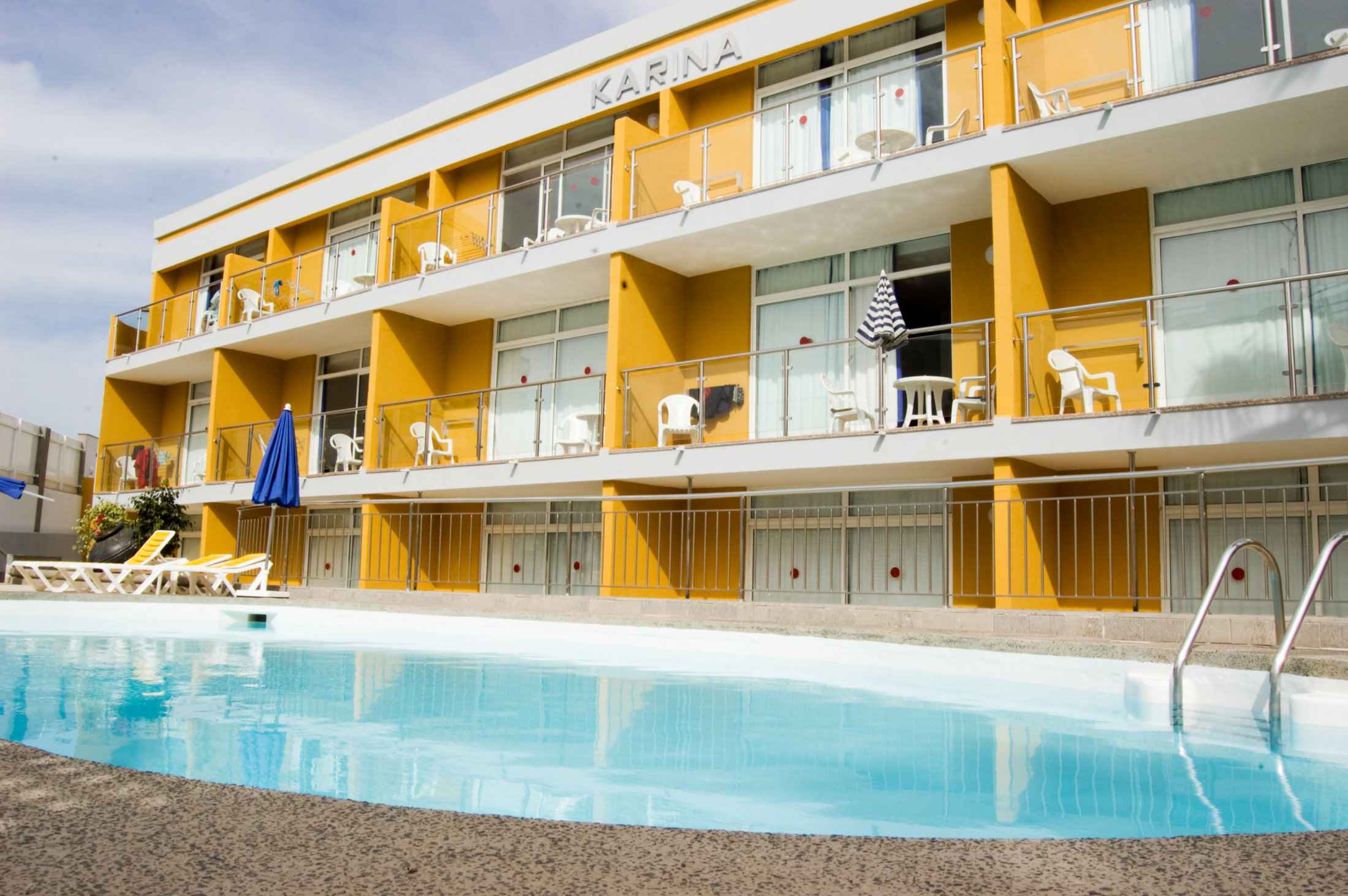 Fachada-interior-piscina-1